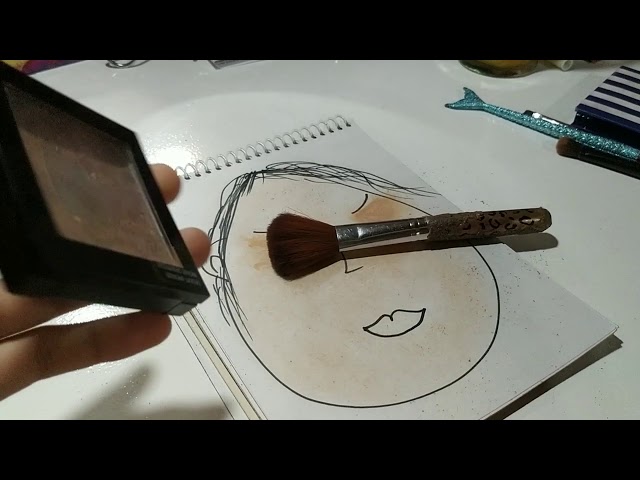 ASMR MAQUILLANDO A UN PAPEL