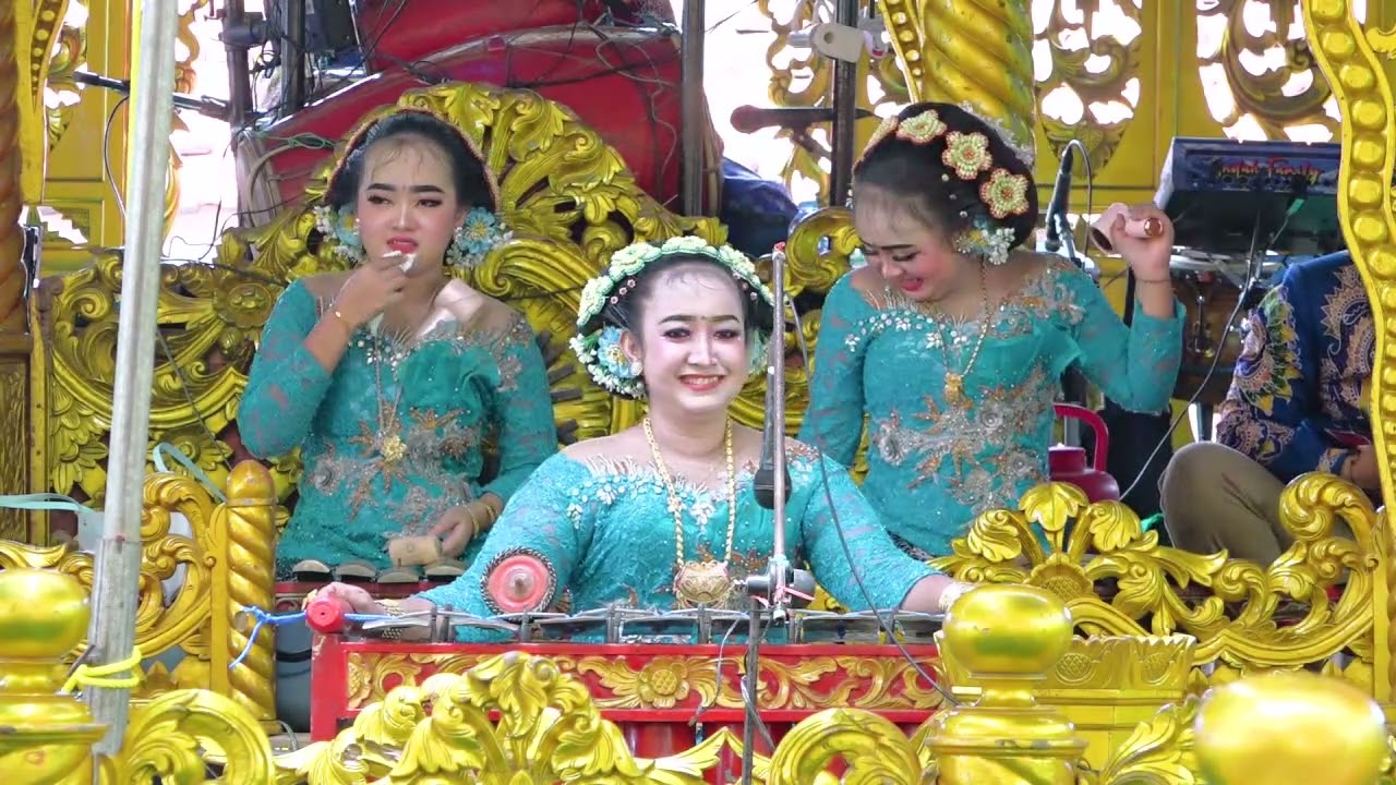 02 INDAH FAMILI ANGGUN SI GOYANG MASOLA -  di Istana Grub Tak Mareh Kerrong  AFIR & NADIA