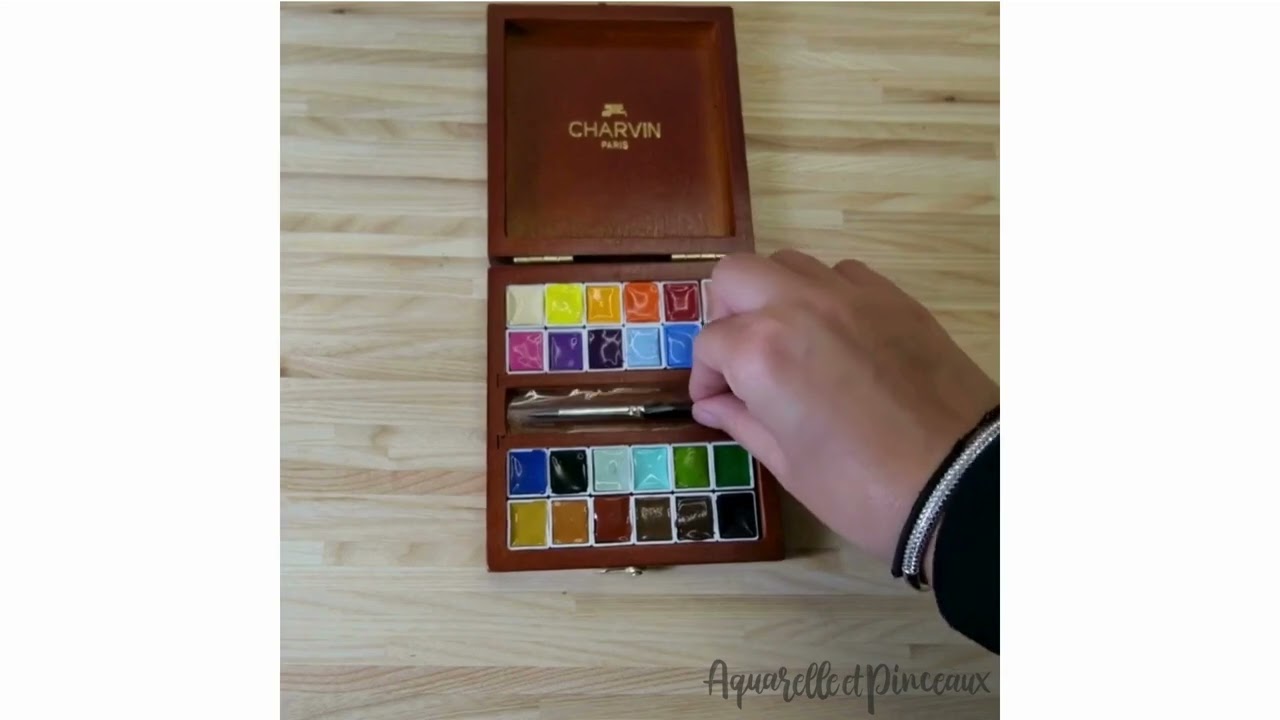 Coffret de voyage brun 24½ godets aquarelles extra-fines en bois +