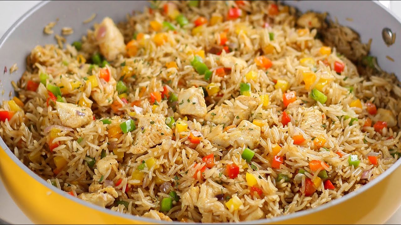 Bell pepper and chicken fried rice... So good! - YouTube