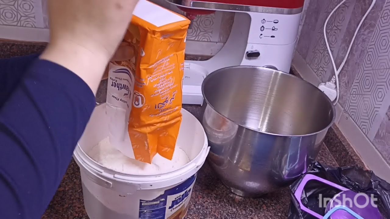 اسبونج الدقيق العادي في صاج ٤٠×٦٠والصنية الوسط المستطيلة وصنية مقاس ٣٠مدورة