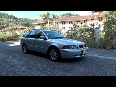 2003 Volvo V40 2.0T Start-Up, Full Vehicle Tour, and Quick Drive