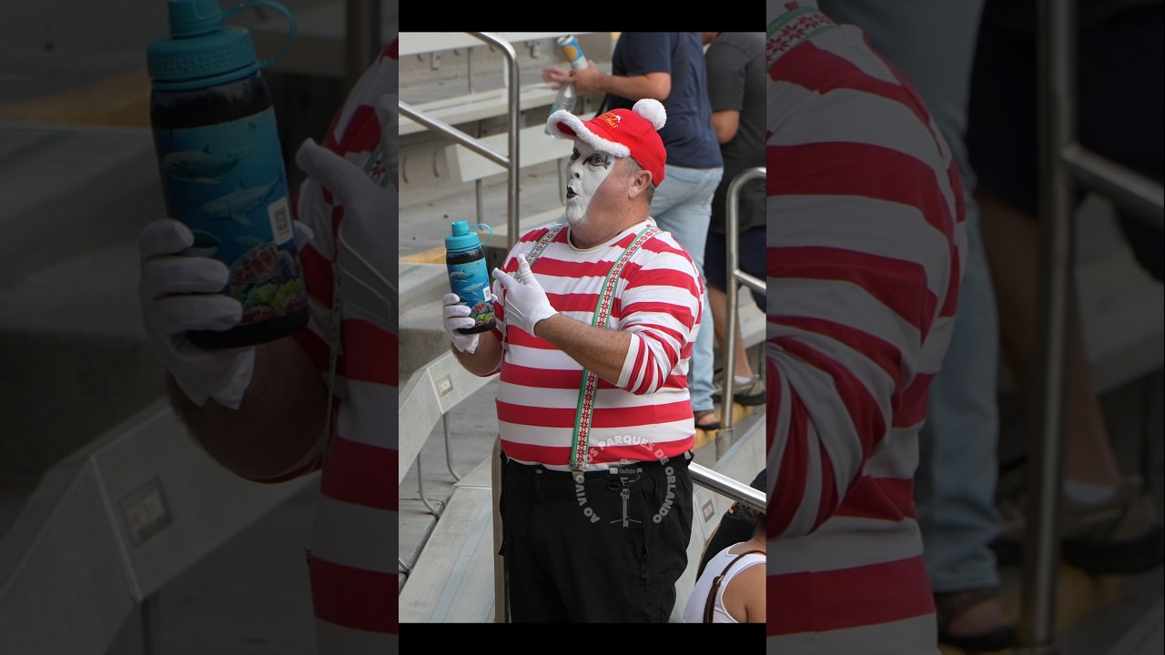 Tom o mímico querendo descobrir o que o homem levava na garrafa térmica 🥤😂🤣 #tomthemime