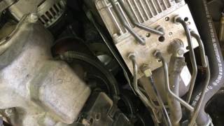 2006 Mercedes Benz CLS500 Motor Mounts #motormounts #cls500 by DIY Mechanic 13,894 views 6 years ago 8 minutes, 39 seconds