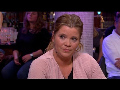 Schreeuwende tokkie of zorgzame moeder? - RTL LATE NIGHT