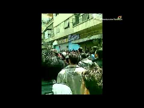 Harasta Syria 23-4-11 , People at the Funeral of martyrs fall down in 'Good Friday' protests ØªØ´ÙÙØ¹ Ø´ÙØ¯Ø§Ø¡ Ø§ÙØ¬ÙØ¹Ø© Ø§ÙØ¹Ø¸ÙÙØ© ÙÙ Ø­Ø±Ø³ØªØ§