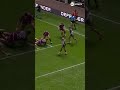 Raffi Quirke with the quick ball to Tom Roebuck for Sale Sharks 🙌 @PREM-Rugby #PREMRugby
