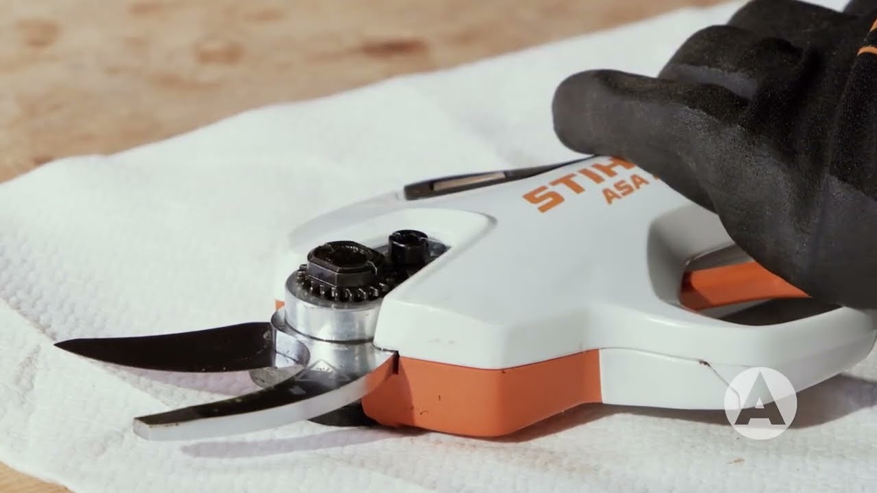 STIHL ASA 20 Lubricating the Blades