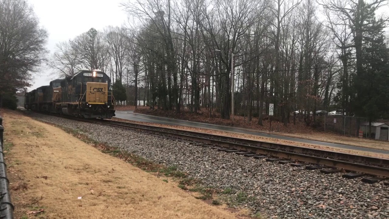CSX GP38-2 # 2767 Leads Q581 with Just 4 Engine & No Cars