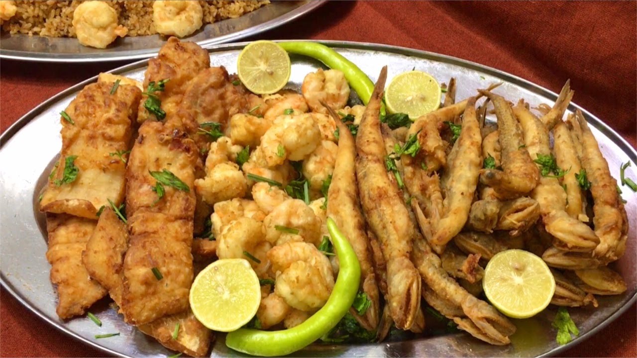 طريقة الجمبري المقلي وتنظيفه وازاي نشيل الكيس الرملي وطريقة سمك المكرونة والفيليه المقلي وأرز السمك