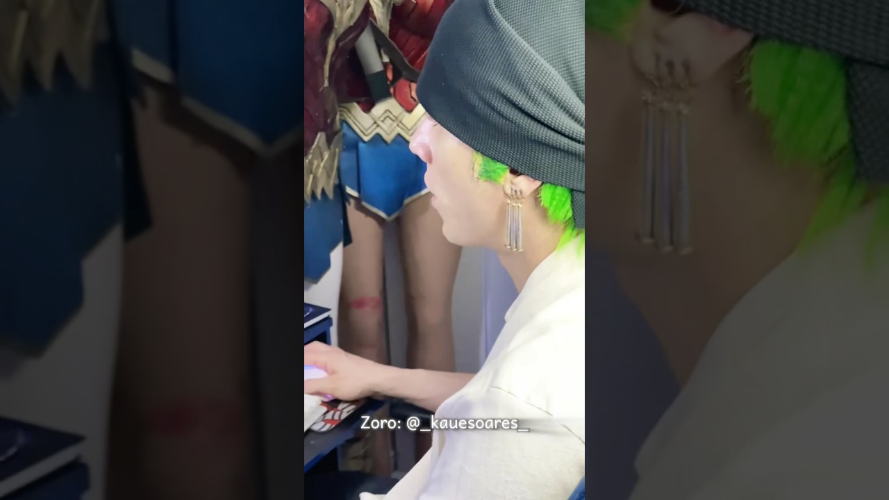 Zoro jogando Blox Fruits- One Piece Cosplay - #bloxfruits #onepiece #onepiececosplay