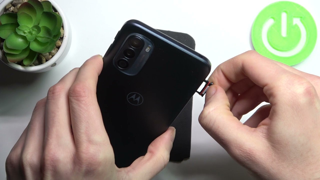 How to Install SIM & SD Card in MOTOROLA Moto G31 Find Card Slot
