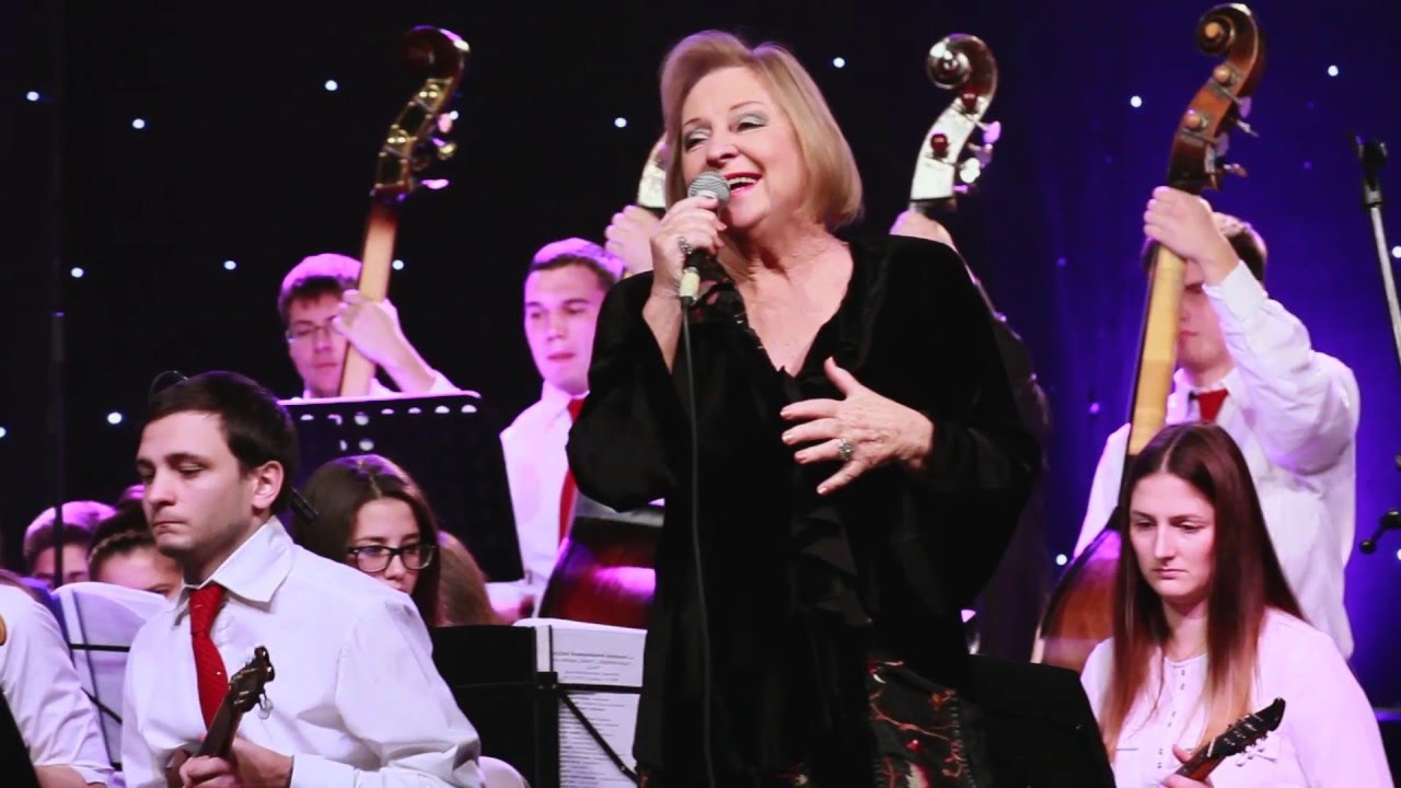 Oko jedne hiže  -  Gabi Novak