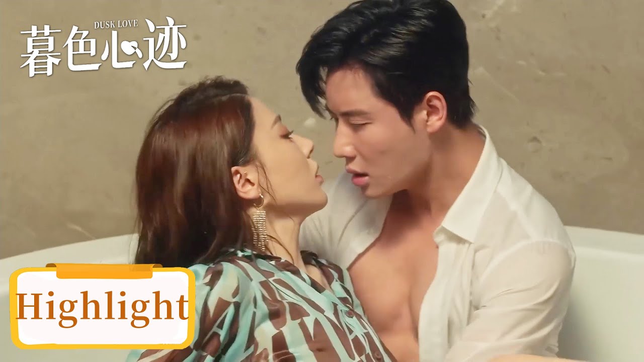 Romantic Twist: Bathtub Kiss in Dusk Love