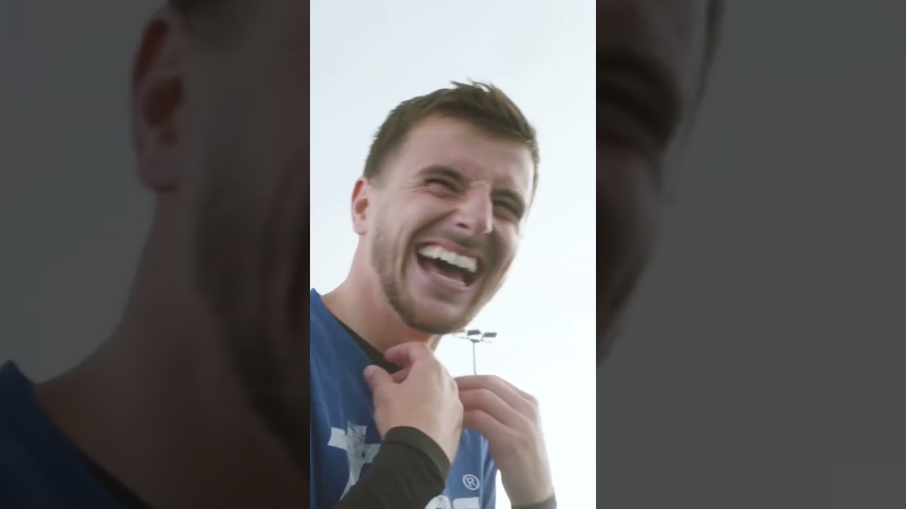 Mason Mount gives Billy Wingrove a Match Attax rating of....