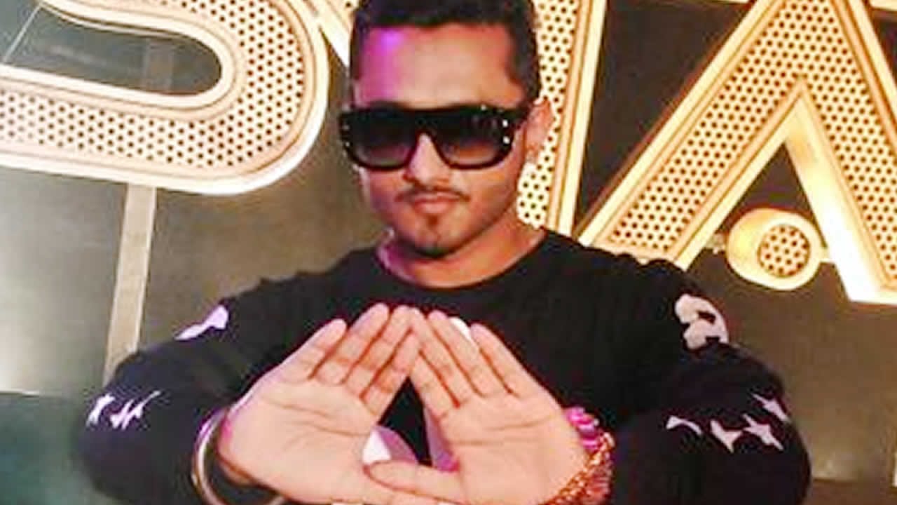 Watch Yo Yo Honey Singh Raps In Bhojpuri Youtube 