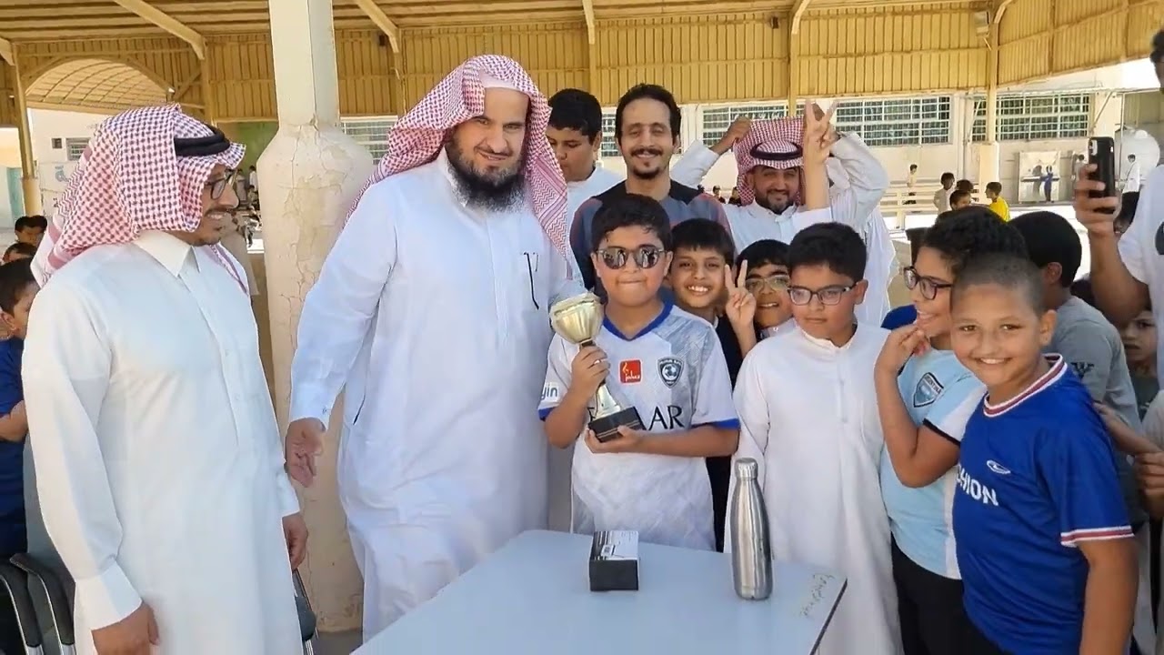 من هو المعلم؟ ( يوم المعلم ) 5 أكتوبر 2022