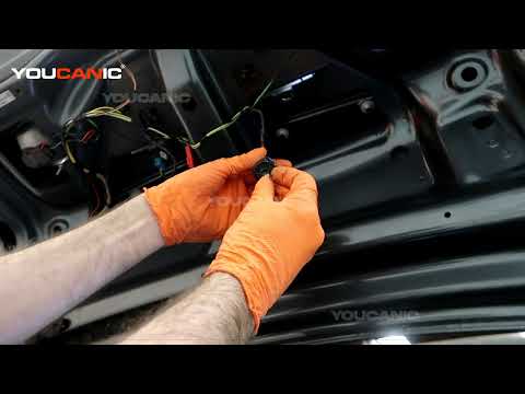 2005-2011 Cadillac Sts – License Plate Light Bulb Replacement