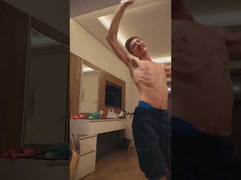 Видео: a sober man in the room dancing