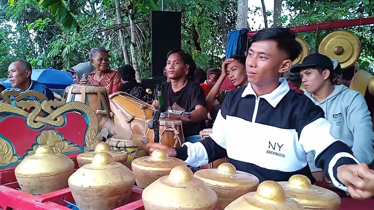 Gendingan Tlutur,,Kesenian Kuda Kepang Wahyu Tri Sejati..