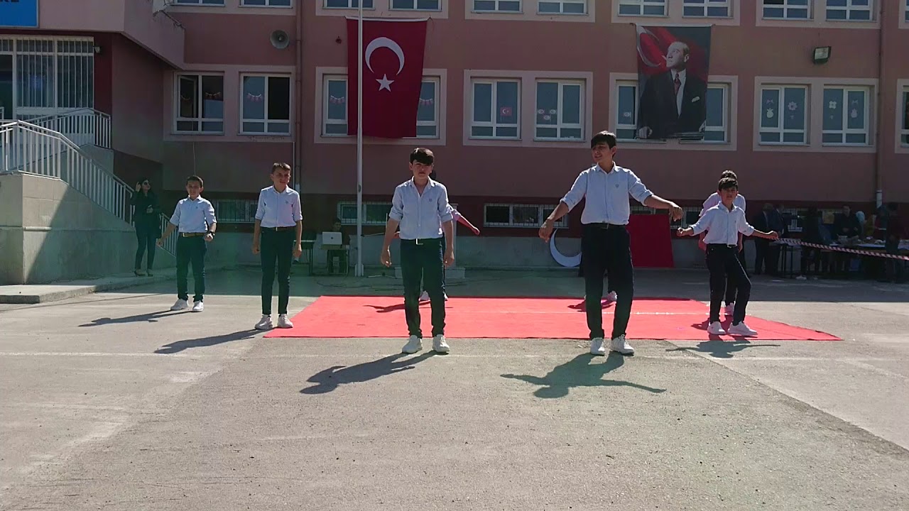 Yunus Emre Okulundan Bahçe duvarından aştım gösterisi YouTube Yunus Emre Okulundan Bahçe duvarından aştım gösterisi YouTube