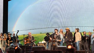 Willie Nelson & Family - Hard to be Humble / I Saw the Light / Finale (Live at Farm Aid 2022)