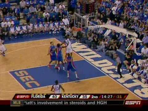 Kevin Galloway dunks on Florida