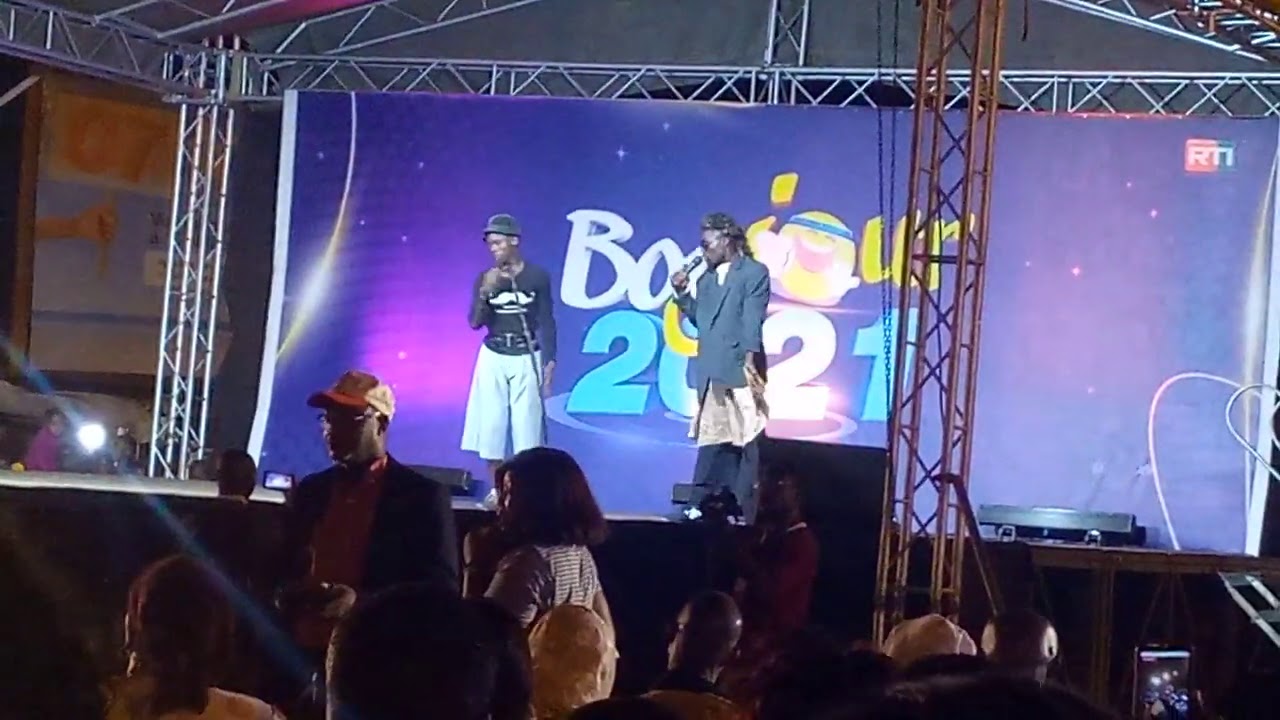 bonjour 2021 a man mr caméléon et soirée