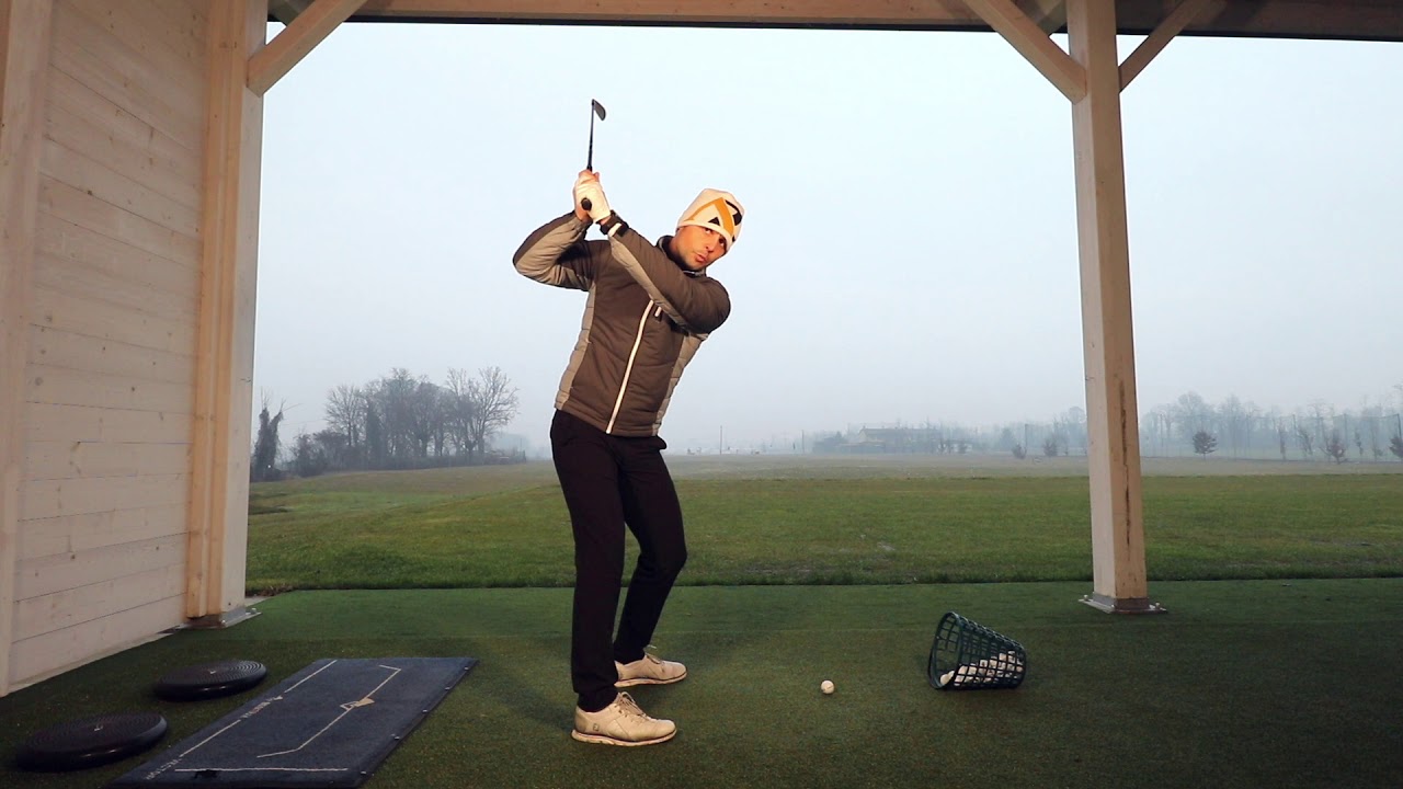 Come appiattire lo shaft nel downswing (e due miti di tecnica sfatati)