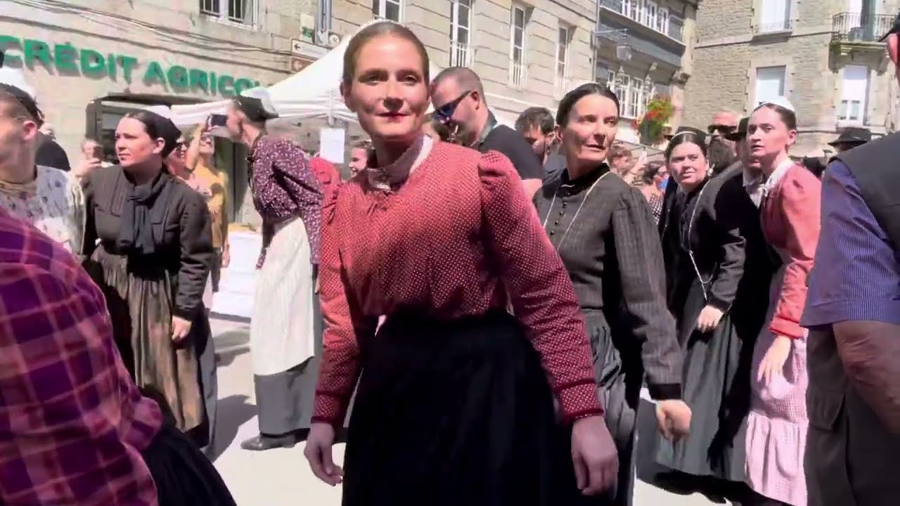 Fête des Tisserands (Weavers Festival) at Quintin