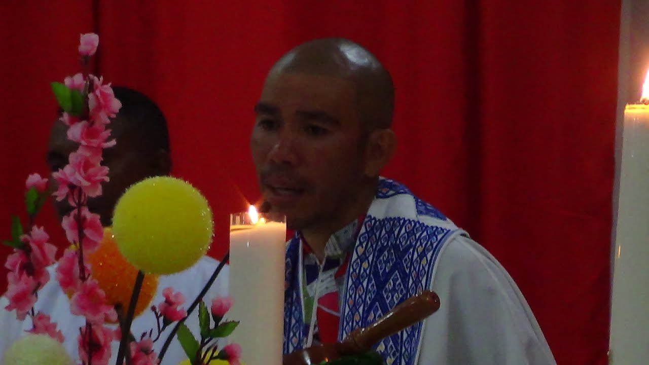 Misa I Pastor Ari Rahaded di Gereja Santo Yoseph Lumefar