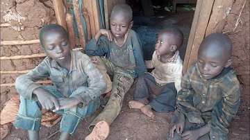 poor 4 kids survive days without food while living alone// African kenya