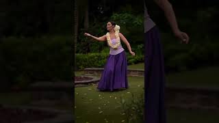 Amazing hula dancer Amazing hula dancer