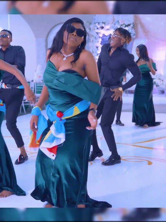 Ferre Gola - Bizorbi (Version Live) #rash #congolesewedding #dance