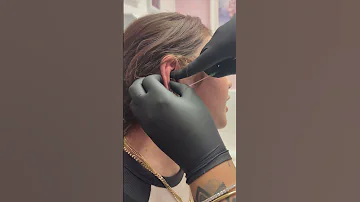 ⚡️ What's it like getting your CONCH pierced? #earpiercing