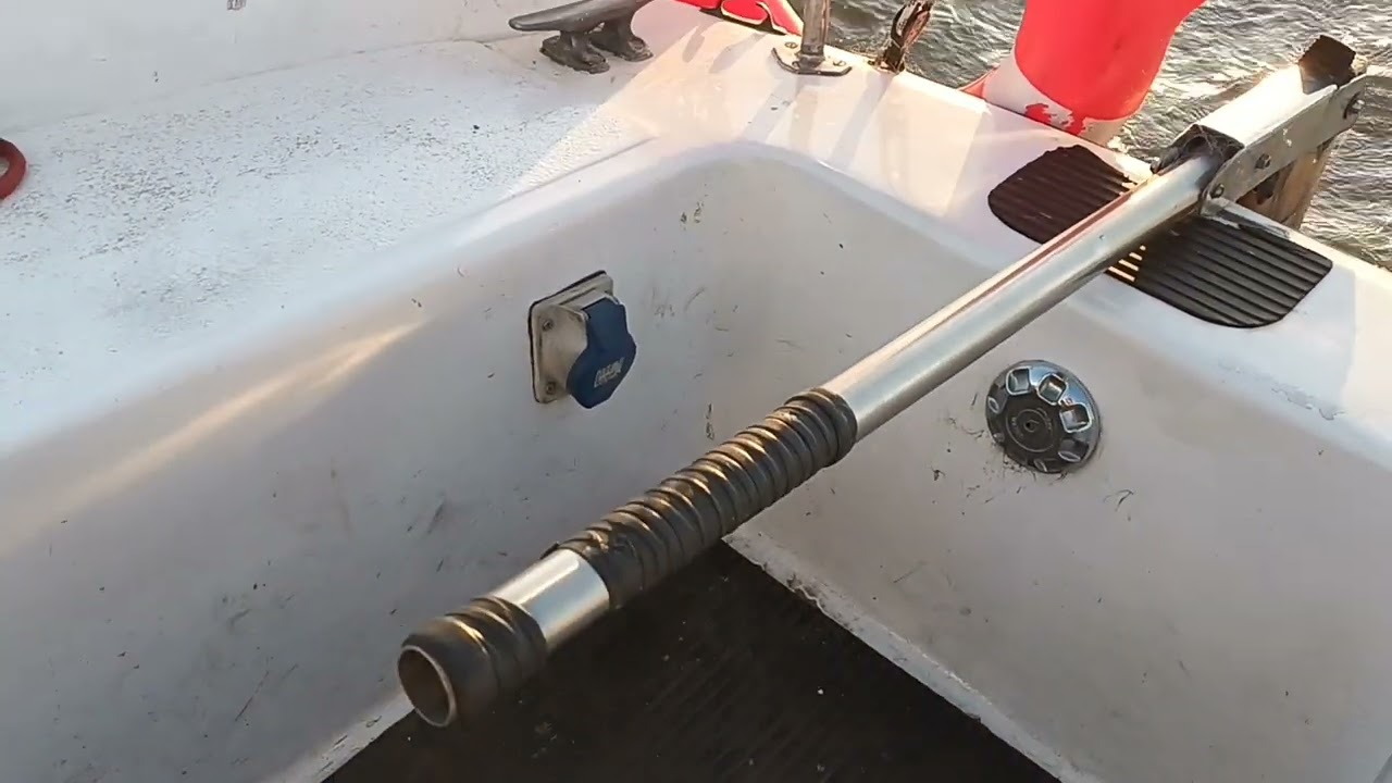 Velero a la capa. Maniobra de navegación con mal tiempo.