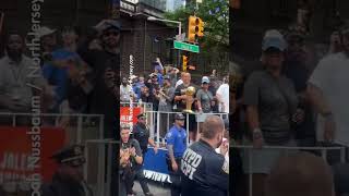 Watch MVP Jalen Brunson with family on Knicks parade float