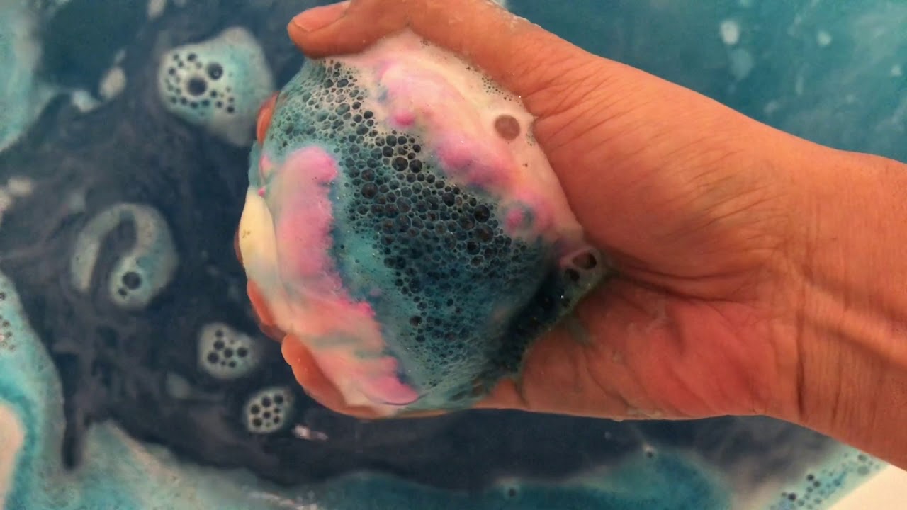 LUSH Intergalactic Bath Bomb