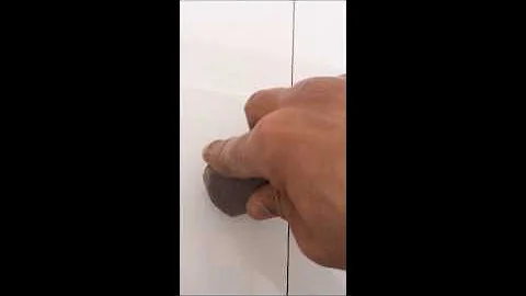 Como remover arranhões de pisos de porcelanato em poucos minutos