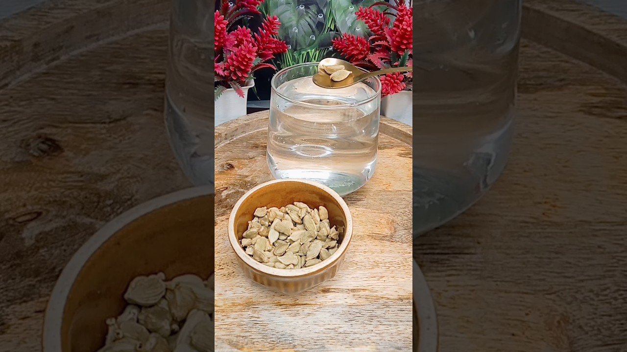 Neend Nahi Aati? Sirf 2 Elaichi + Garam Pani Piyo 😴 | Natural Sleep Remedy | No Sleeping Pills 