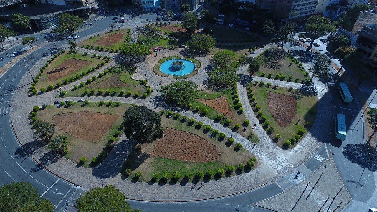 Drone filma praça Raul Soares centro de Belo Horizonte Minas Gerais (4K) 