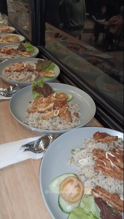 Ini dia Cafe yang Cozy Banget di Bandung - Labirin Eatery & Bar