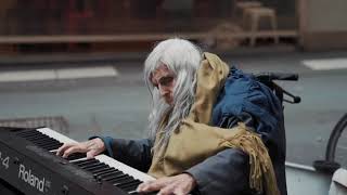 Street Pianist Natalie Trayling - I Don&#39;t Know How to Love Him