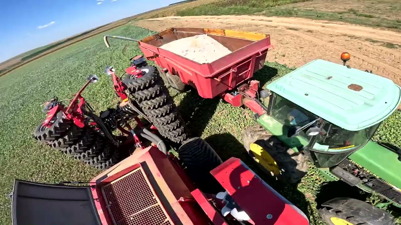 Komoly a Gépkapcsolat - Segítettem Egyik Barátomnak A Repce Vetésbe !