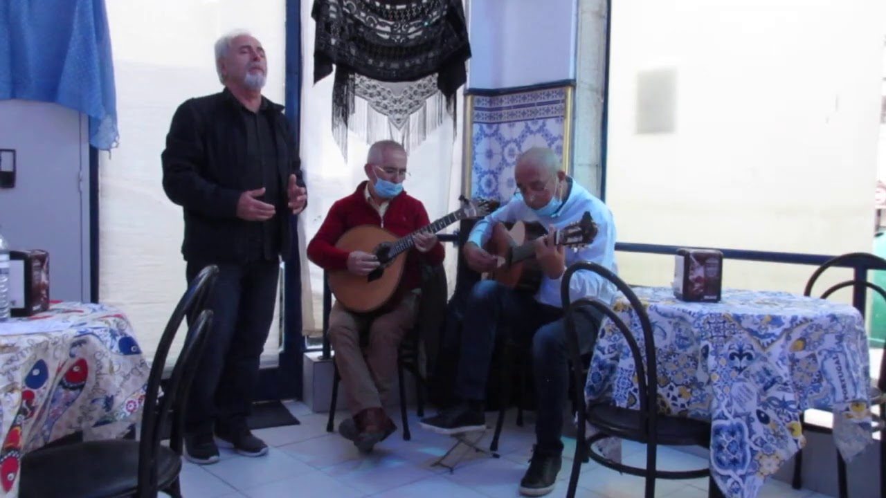 ALBERTO VELOSO FADO , ATUOU NO CAFÉ PRADO , NA RUA DE SÃO VITOR Nº77/A PORTO