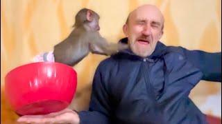 картинка: Влад пришел домой и сделал Люське ЛЕТАЮЩУЮ ТАРЕЛКУ, а она ему ЦЕЛОЕ ПРЕДСТАВЛЕНИЕ)))