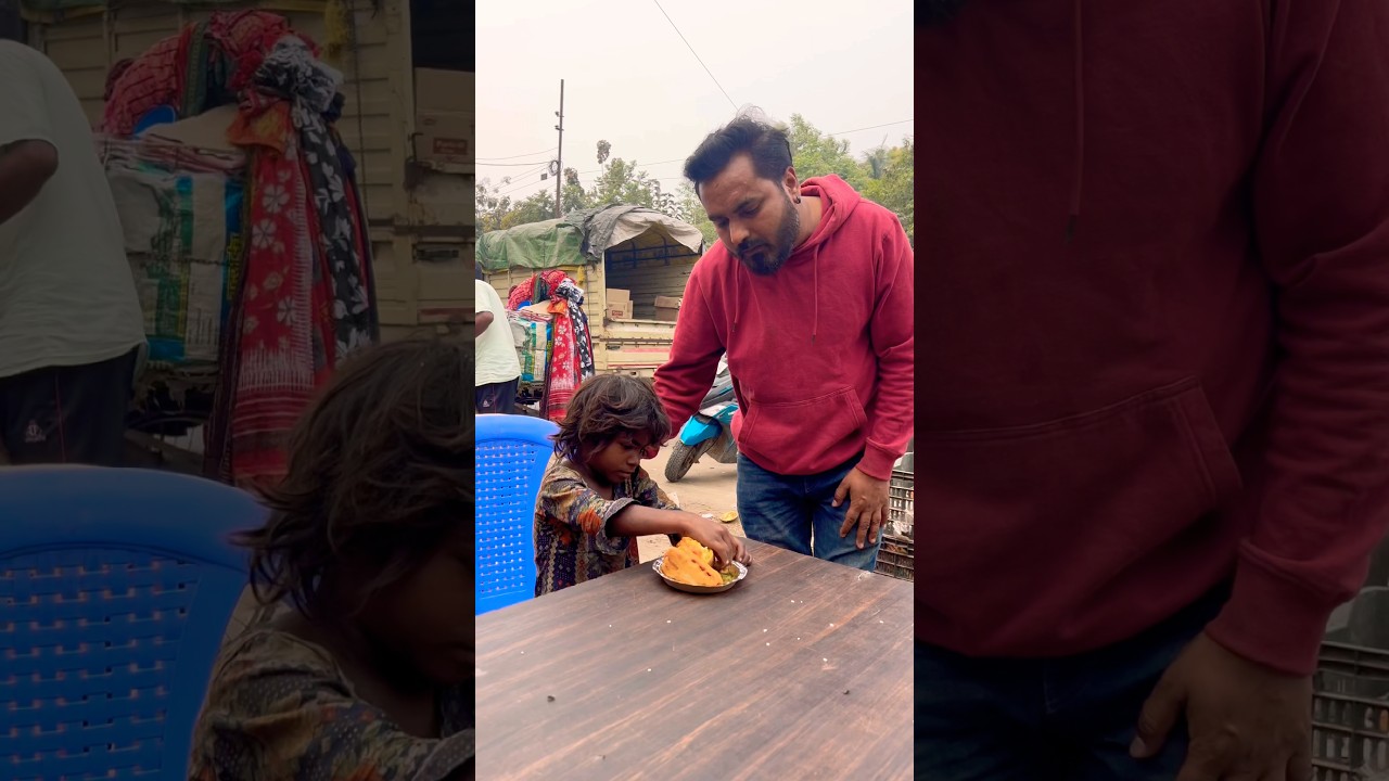 छोटी बच्ची भूखी थी इंसानियत से बढ़कर कुछ नहीं 😔🙏#shorts #ytshorts #humanity #emotional #sad