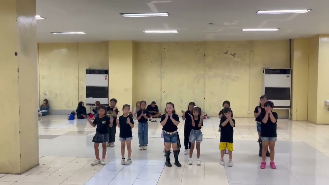 Latihan Cover Dance Bumble Bee by CK
