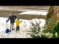 Илья и Картонка забросали маму снежками! Мерзнем целый день без отопления зимой! Илья и Картонка