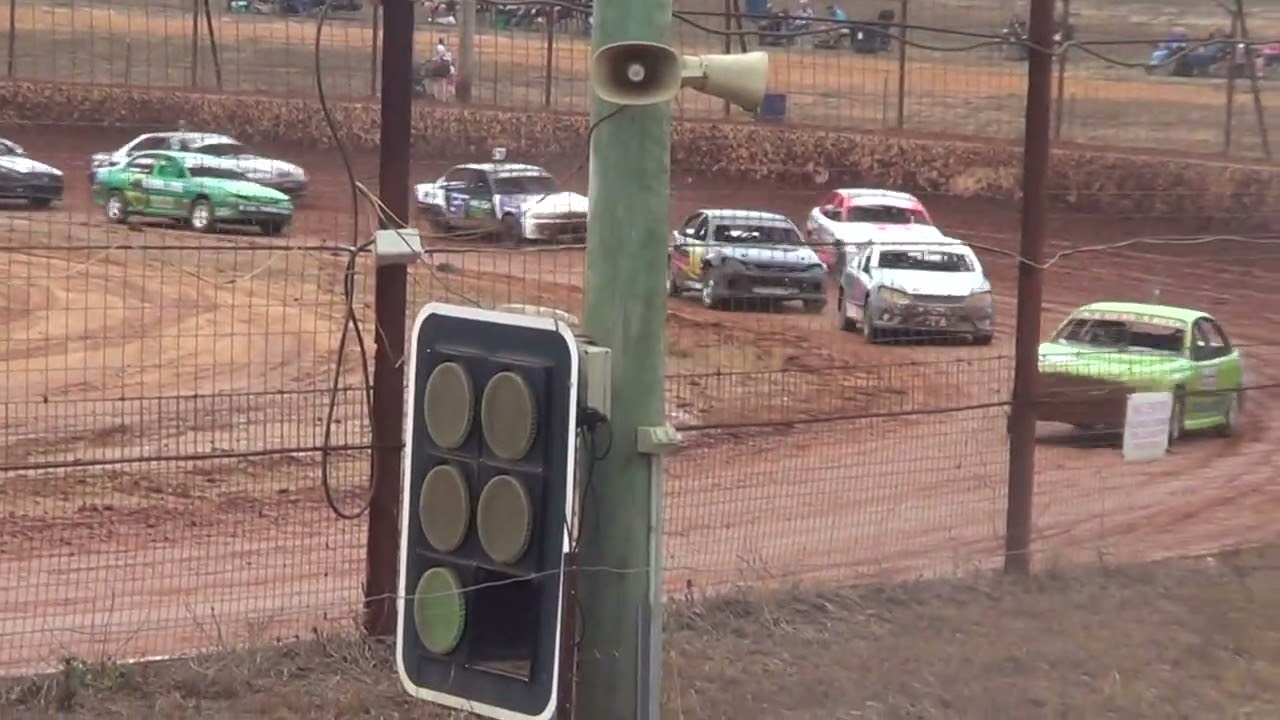 Street stocks heat 4 part 1  Bundaberg Speedway 18/11/2023